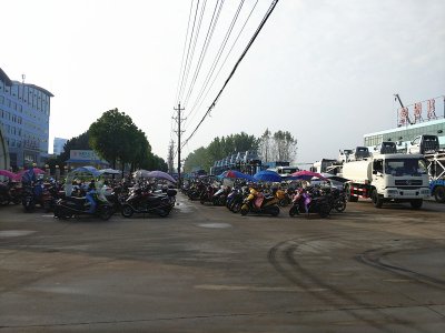 新進(jìn)一批小型車底盤(pán)